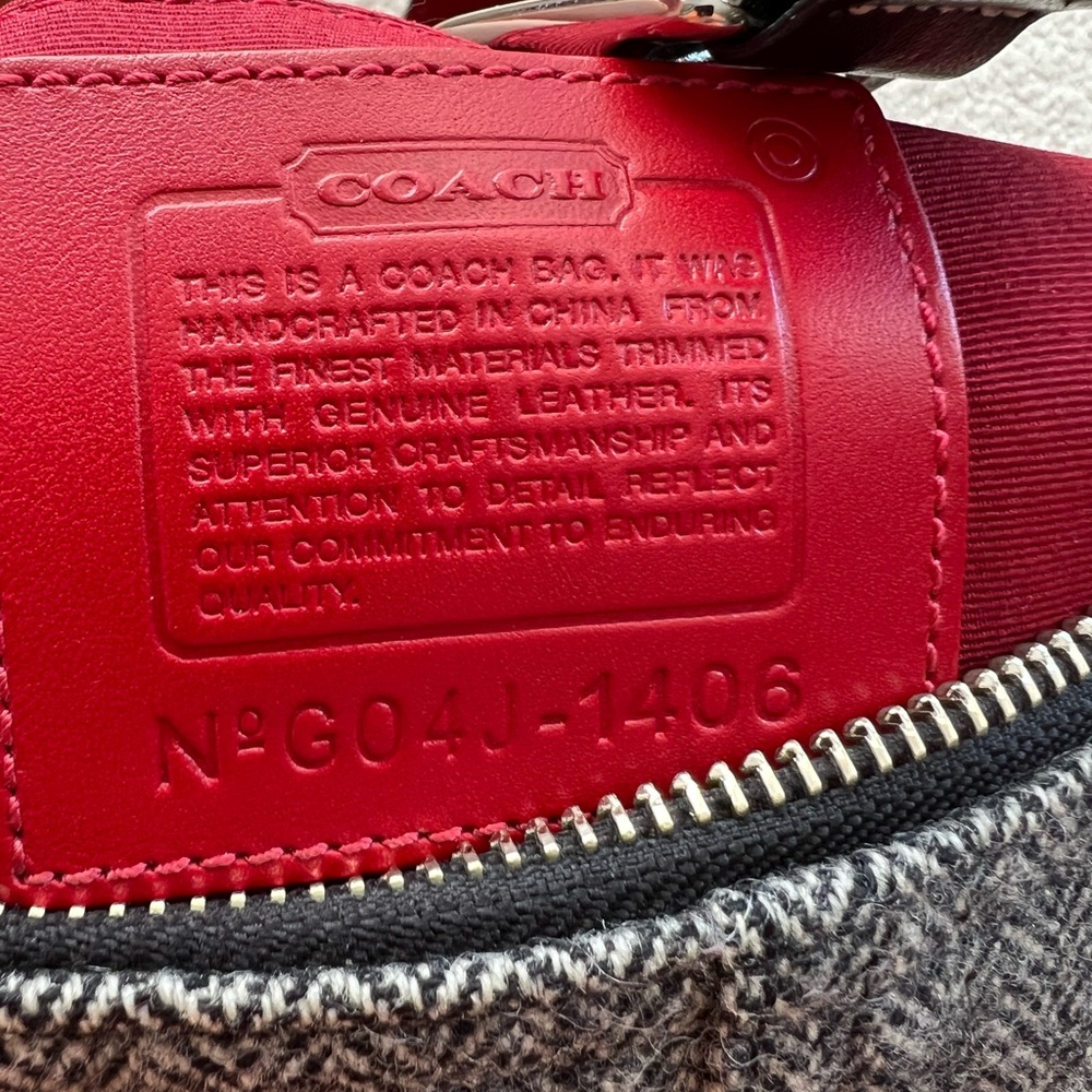Vintage Coach Wool Herringbone Shoulder Bag Patent Leather Trim Heart Charm - Picture 8 of 8